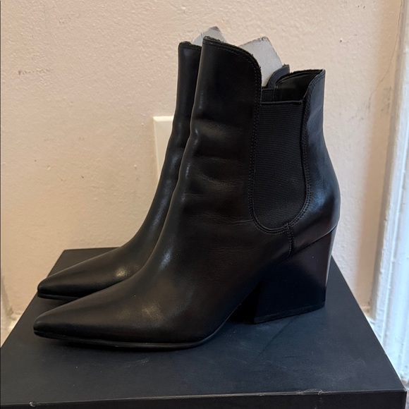 Kendall & Kylie Sleek Black Ankle Boots - Picture 3 of 6